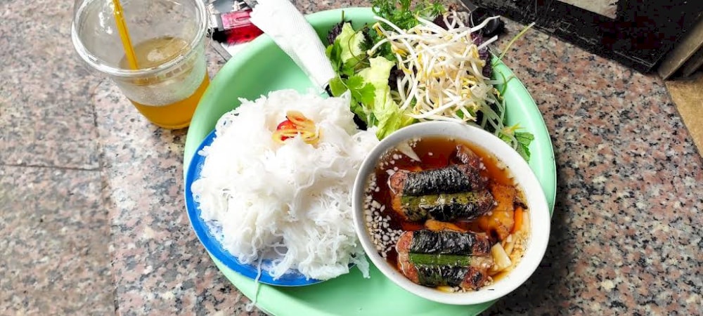 Bun cha que tre is a classic Hanoian meal